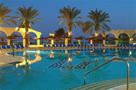 הבריכה במלון דניאל ים המלח. צילום: יח"צ